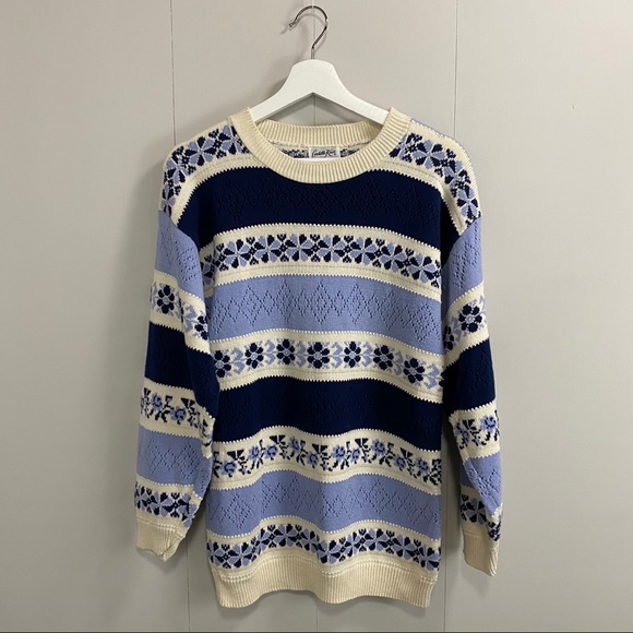 Vintage 90’s Fair Isle Striped Open-Knit Blue & Cream Sweater with Crew Neckline - Picture 2 of 12